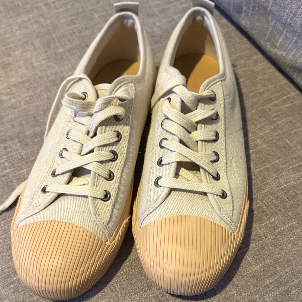 Universal Thread Cream and Tan Flats